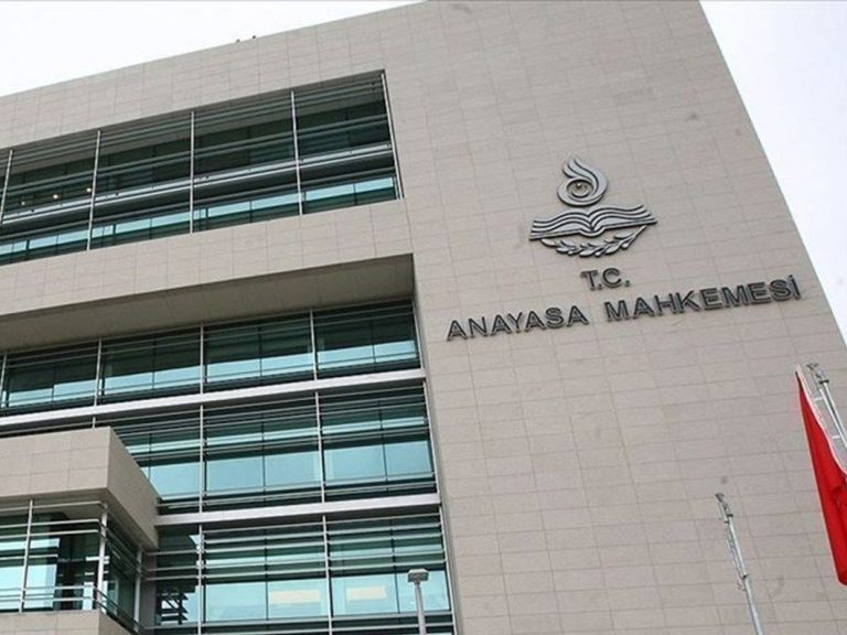 AYM’den yaşlılık aylığı kararı: İşten ayrılmak gerekmez