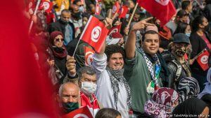Tunus’ta binlerce En Nahda yanlısı sokağa döküldü