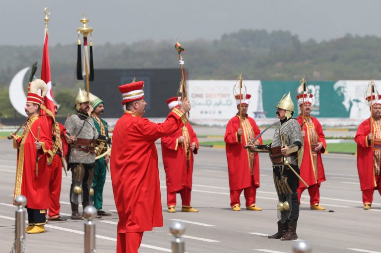 Türkiye’den Pakistan’a Mehter jesti, SOLOTÜRK selamlaması