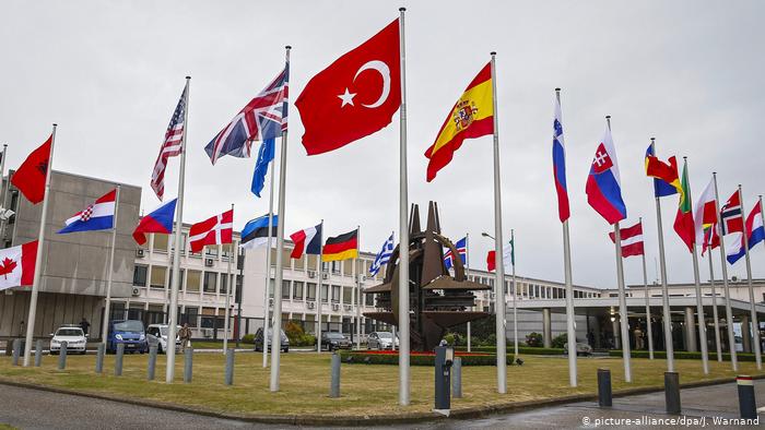NATO: AB savunmasını AB üyesi olmayan ülkeler üstleniyor