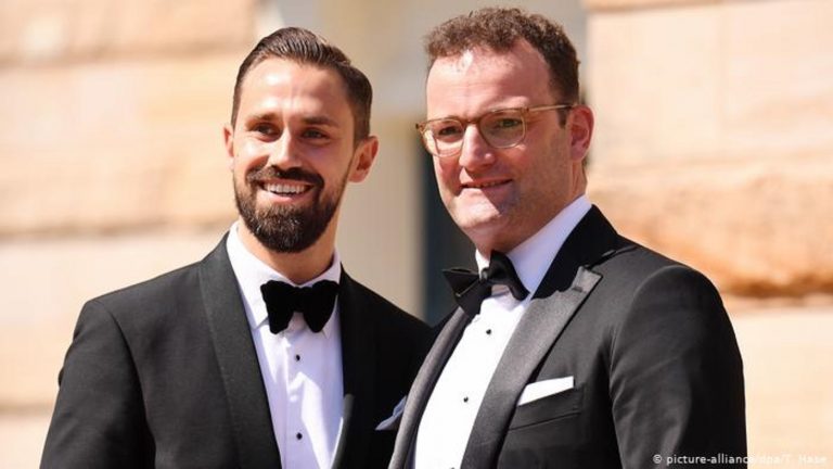 Almanya’da maske skandalı büyüyor