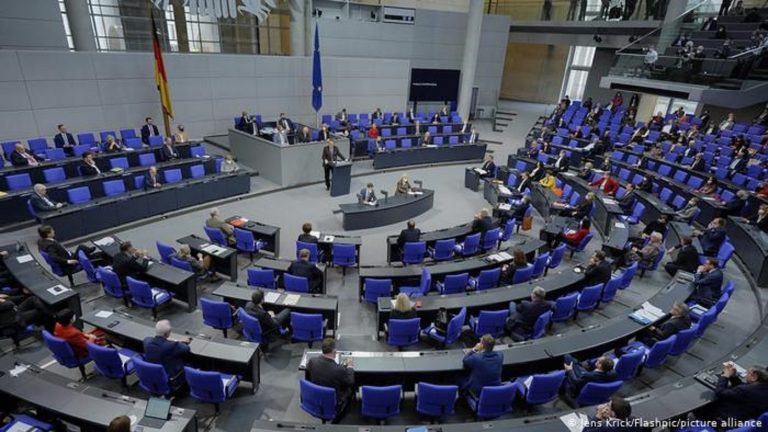 CDU ve CSU’lu vekiller Onur Belgesi imzaladı