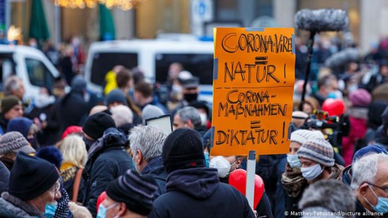 Korona gösterileri gazetecilere yönelik saldırıların adresi oldu