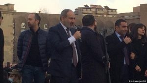 Paşinyan’dan erken seçim için istifa kararı