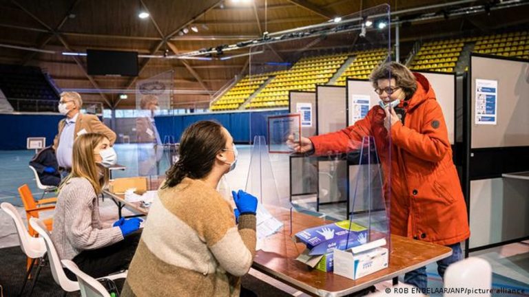 Hollanda’da seçim korona nedeniyle üç gün sürecek