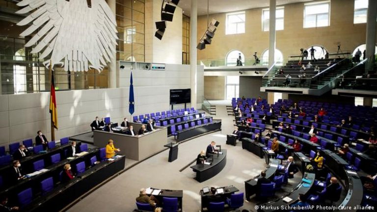 Muhalefet Merkel için güven oylaması istedi