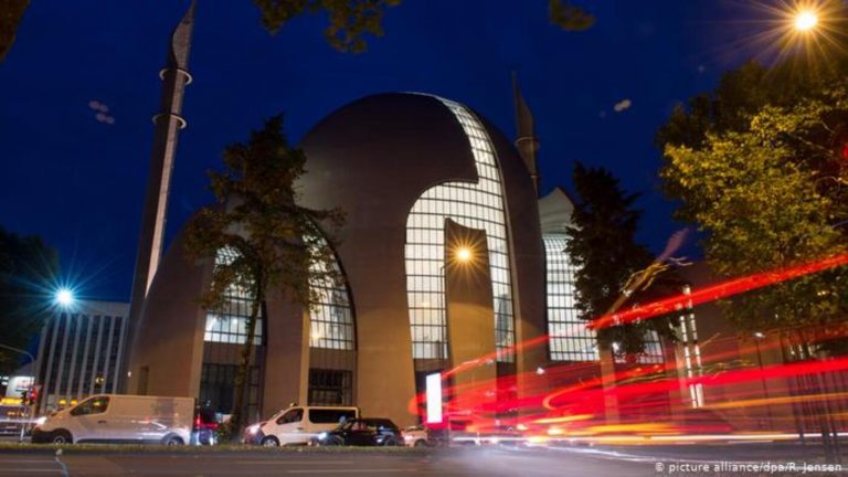 Almanya’da camilerde siyasi etkinlik yasaklanacak mı?