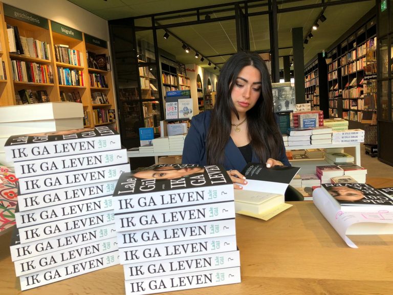 Hollanda’da romanı nedeniyle tehditler alan Lale Gül’ü ailesi reddetti