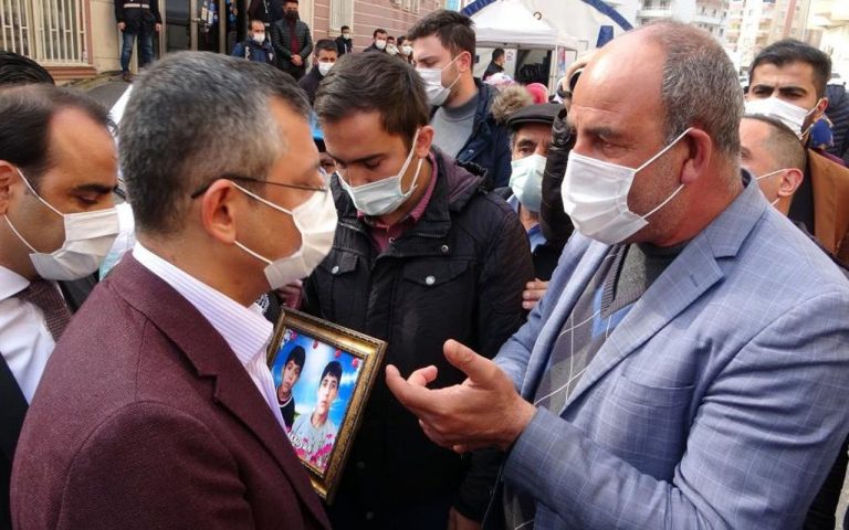 Diyarbakır annelerinden CHP heyetine tepki: Geç kaldınız