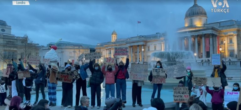 Londra’da Kadınların Eylemine Bu Kez Polis Müdahale Etmedi
