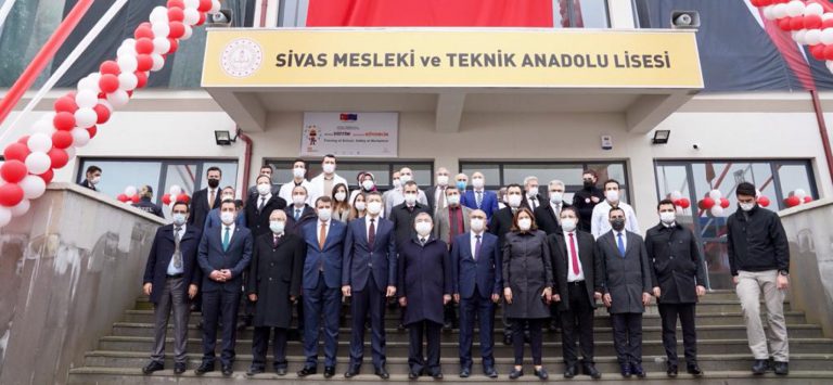 Bakan Ziya Selçuk,Sivas’ta yapımı tamamlanan eğitim tesislerinin açılışını yaptı
