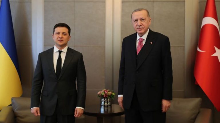Ukrayna-Rusya hattında gerilim sürerken Ukrayna Devlet Başkanı Zelensky Türkiye’de