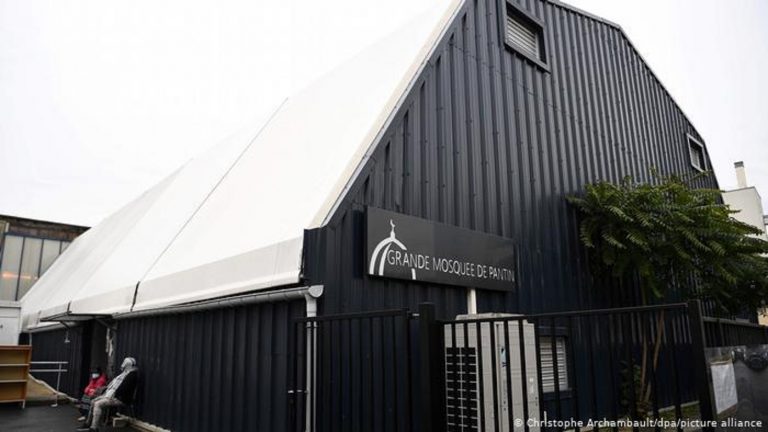 Fransa’da tartışmalı cami yeniden açıldı