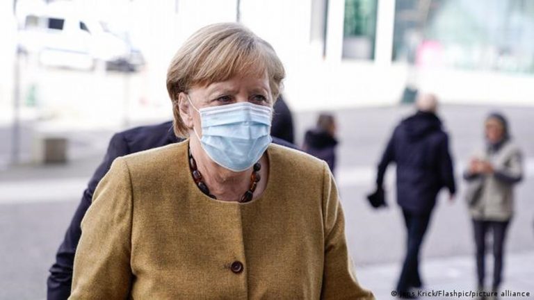 Merkel, AstraZeneca aşısı oldu