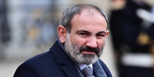 Paşinyan’a öfke dinmiyor: Defol, burada işin yok