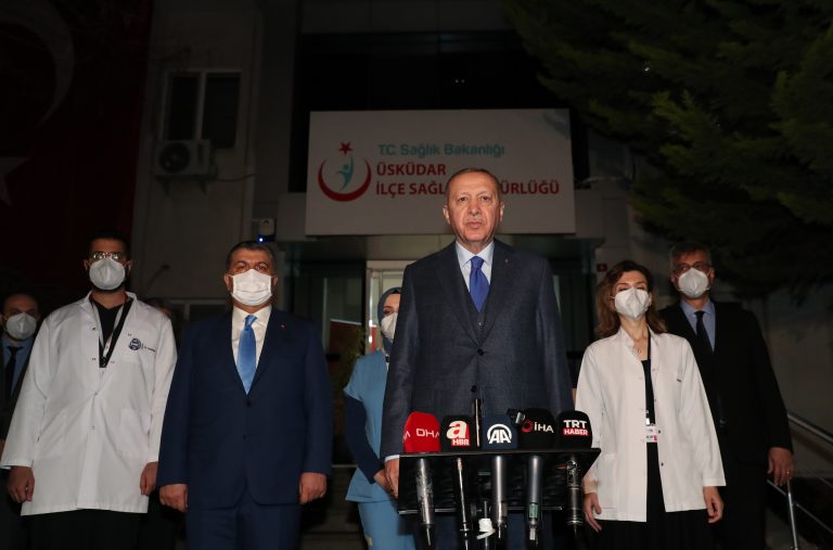 Cumhurbaşkanı Erdoğan, sağlık çalışanlarıyla iftar yaptı