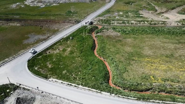 Başakşehir’de turuncu akan dere tehlike saçıyor