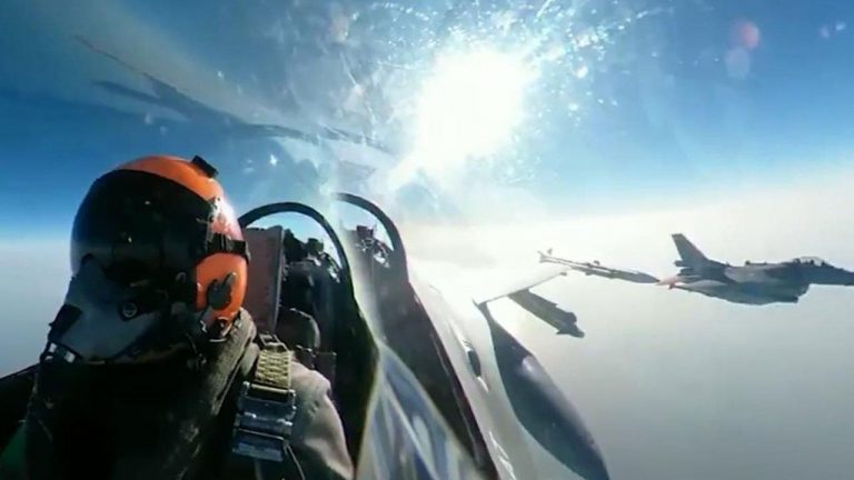 Hava-hava füzesi Bozdoğan’dan hedefe tam isabet