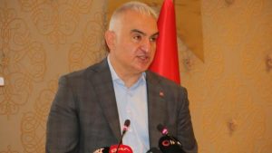 Bakan Ersoy: Mayıs sonuna kadar tüm turizm çalışanları aşılanacak