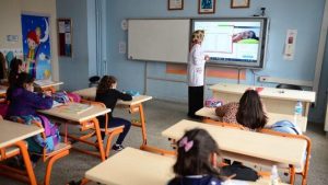 9 yaşındaki bedensel engelli Duru, sınıfıyla buluştu