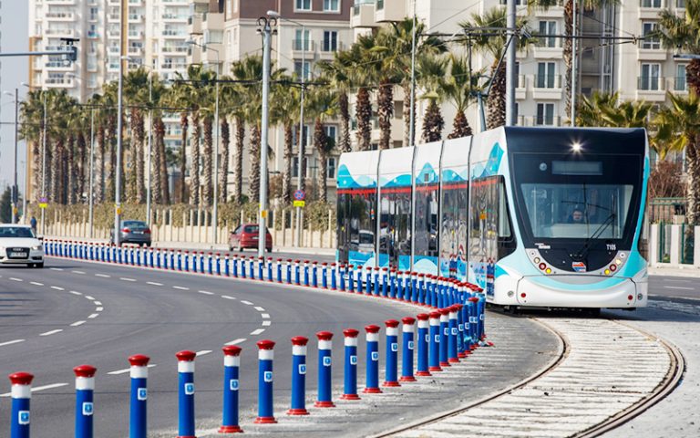 Sağlıkçılar Tam Kapanma Koşullarını Sorguluyor