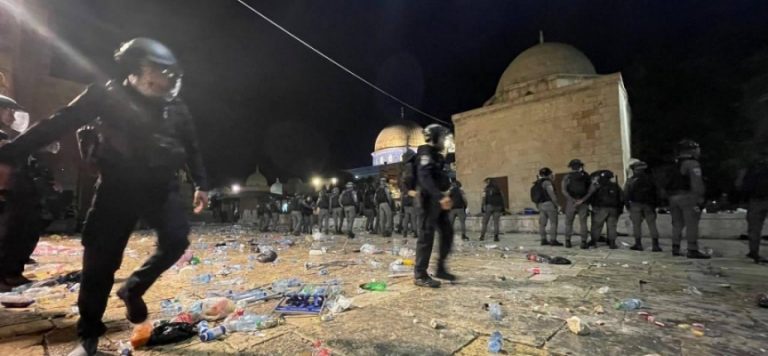 Mescid-i Aksa’da İsrail şiddeti sürüyor: Yaralananların sayısı 300’ü geçti