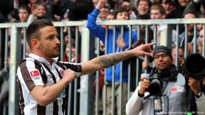 Alman makamları arasında Deniz Naki anlaşmazlığı