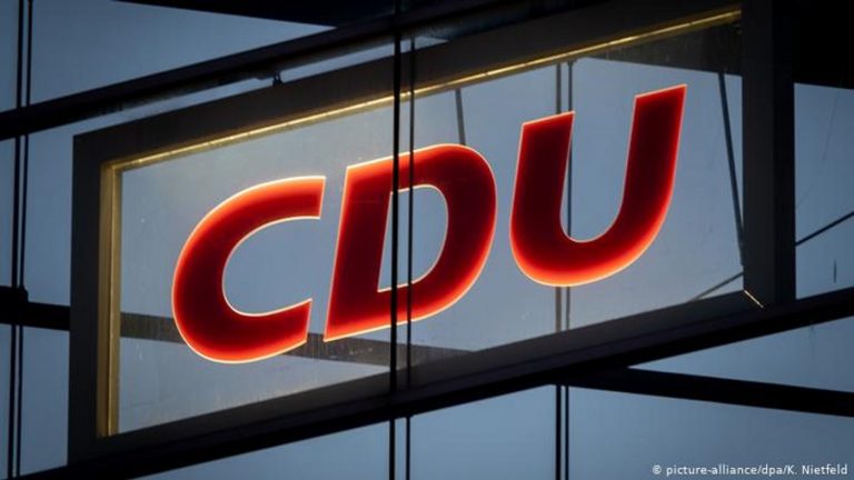 İsrail’i eleştiren Türk kökenli siyasetçi istifa etti