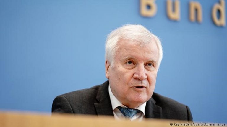 Seehofer’den Avrupa’ya yeni göç dalgası uyarısı