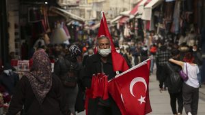 Türkiye diğer ülkelere fark attı: Covid-19 vakaları bir ayda yüzde 83 düştü