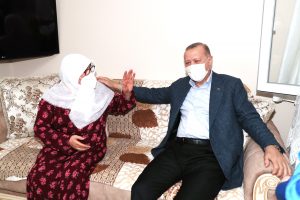 Cumhurbaşkanı Erdoğan, Mahruze Keleş ve ailesini evinde ziyaret etti