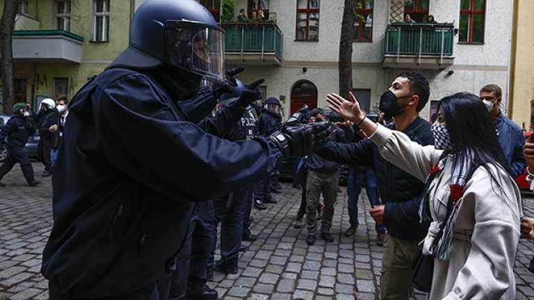 İsrail’i protesto eden göstericilere polis müdahalesi