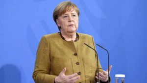 Merkel: Almanya’da üçüncü dalgayı kırmış görünüyoruz