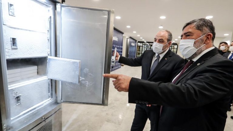 Yerli aşı saklama dolabı üretildi