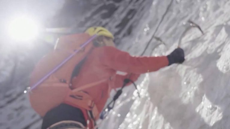 Görme engelli Çinli dağcı Everest’e tırmandı