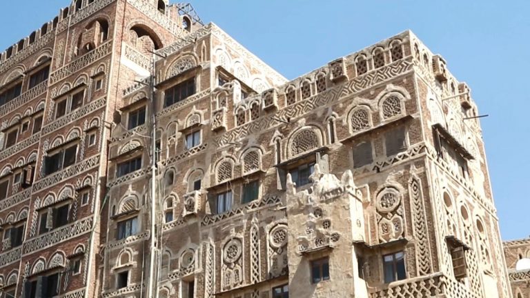 Savaş yorgunu Yemen’in tarihi evleri