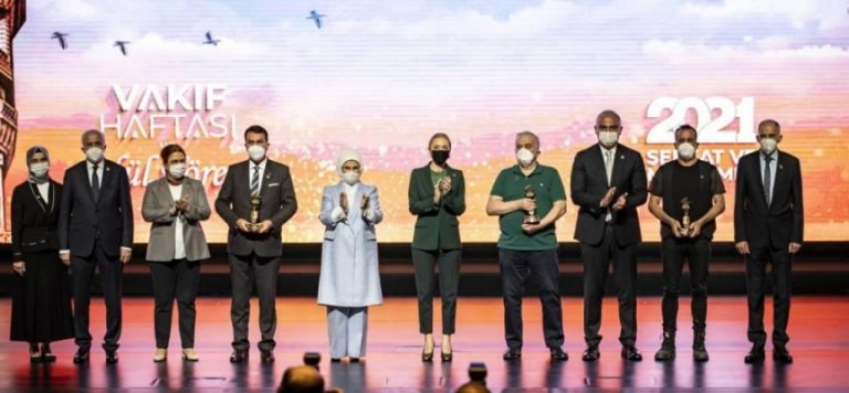 İyilik ve merhametin En’lerine ‘Vakıf İnsan Ödülleri’ verildi