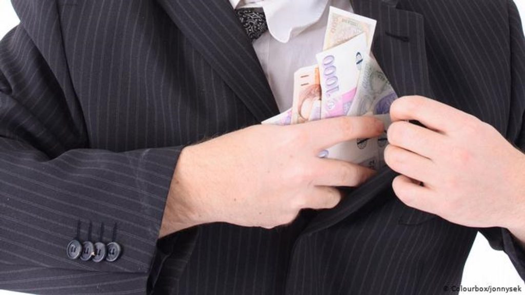 Koronavirüs Avrupa’da üst düzey yöneticilerin maaşlarını düşürdü