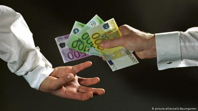 Avrupalılar yolsuzluk ve rüşvetten şikayetçi