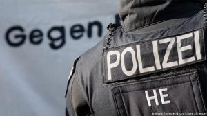 Hessen’de 49 polis aşırı sağcı sohbetlere katıldı