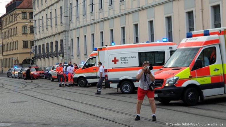 Almanya’da yayalara bıçaklı saldırı: Ölü ve yaralılar var