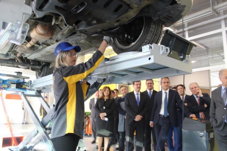 OİB Mesleki Teknik Anadolu Lisesi, Türkiye’nin otomobilini üretecek öğrencileri bekliyor 