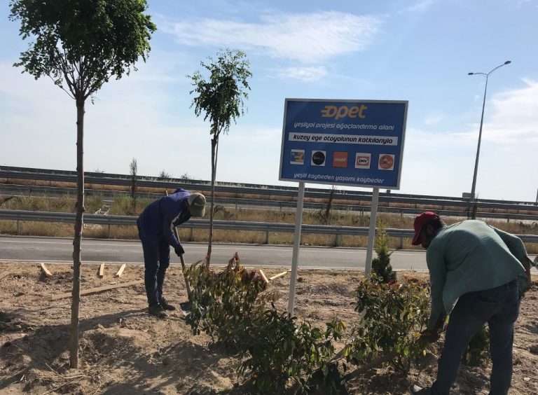 OPET’te kağıt slip dönemi sona eriyor yerine fidanlar dikiliyor 