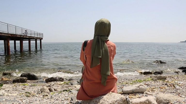 Türkiye’den sığınmak için gittikleri Yunanistan’da çıplak arandı, tacize uğradı, geri gönderildiler