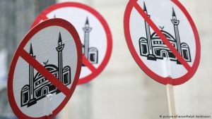 Avrupalı Müslümanlar: İnternet üzerindeki nefret sokaktaki saldırı kadar tehlikeli
