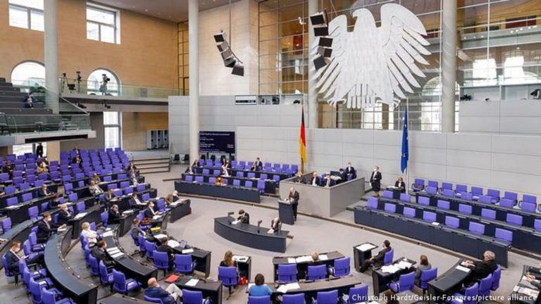 Almanya’da milletvekillerinin ek gelirleri arttı