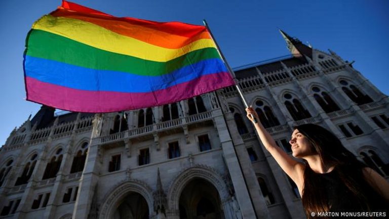 Macaristan’da tartışmalı LGBTİ+ karşıtı yasa yürürlükte