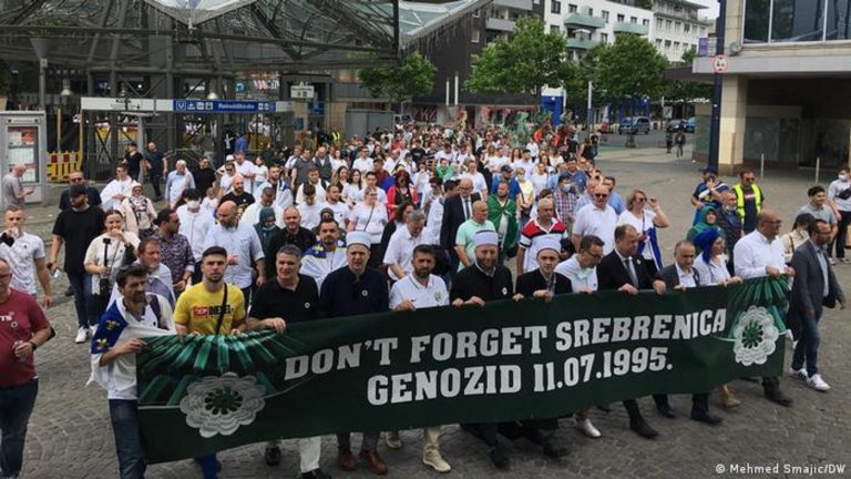 Srebrenitsa Katliamı’nın 26’ncı yıldönümü: Kurbanlar için anma töreni