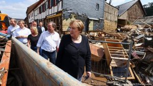 Merkel’den afetzedelere hızlı yardım sözü
