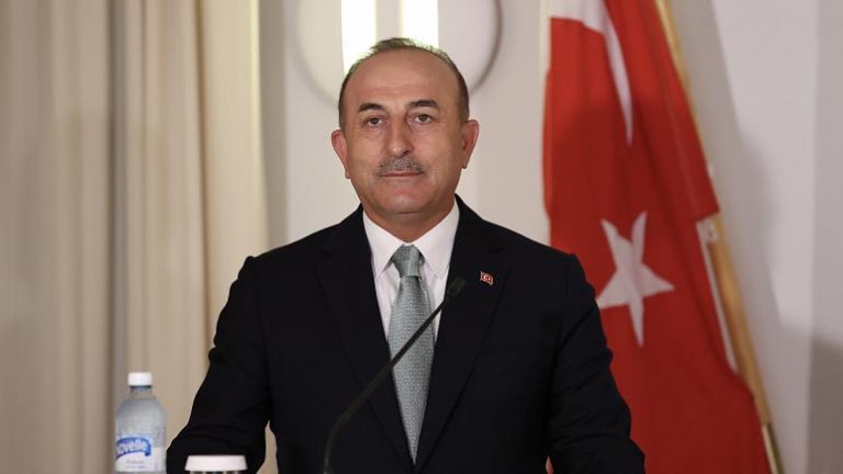 Çavuşoğlu: Yasa dışı göçmenlerin Belarus’a Türkiye üzerinden ulaştığı iddiası araştırılacak